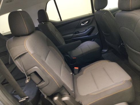 Used 2021 Chevrolet Traverse LT FWD image 19