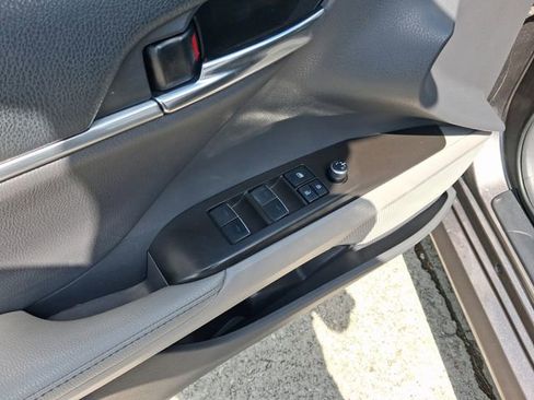 Used 2022 Toyota Camry XLE image 15
