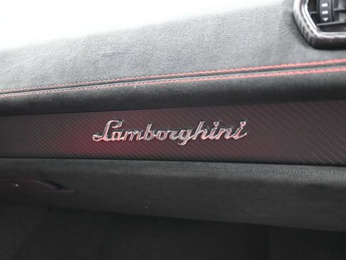 Used 2024 Lamborghini Huracan STO RWD image 29
