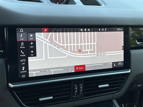 Used 2020 Porsche Cayenne image 11