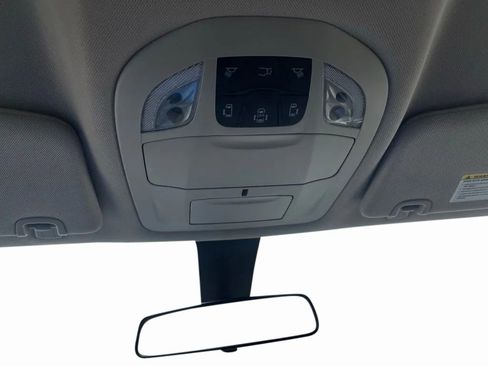 Used 2022 Chrysler Voyager LX image 22