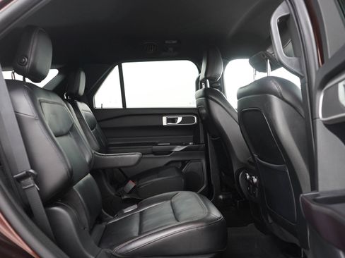 Used 2020 Ford Explorer XLT w/ Equipment Group 202A AWD/4WD image 13