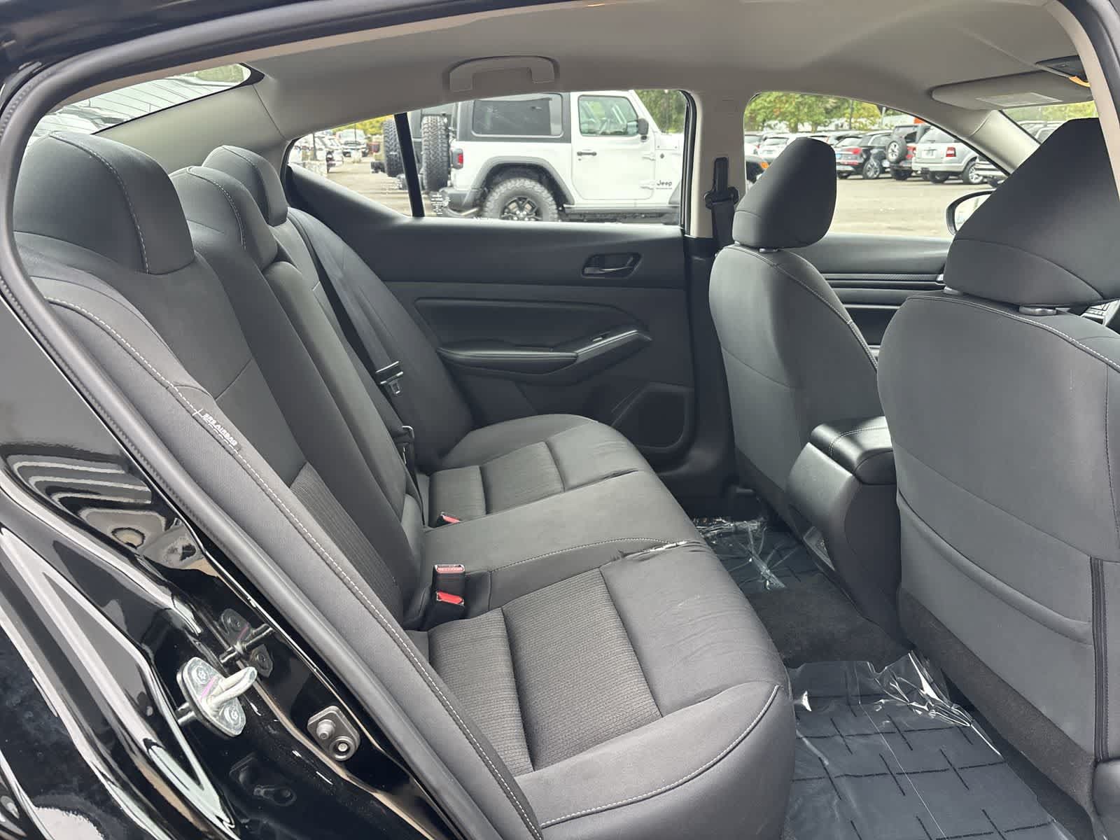 Used 2025 Nissan Altima 2.5 SV FWD image 8