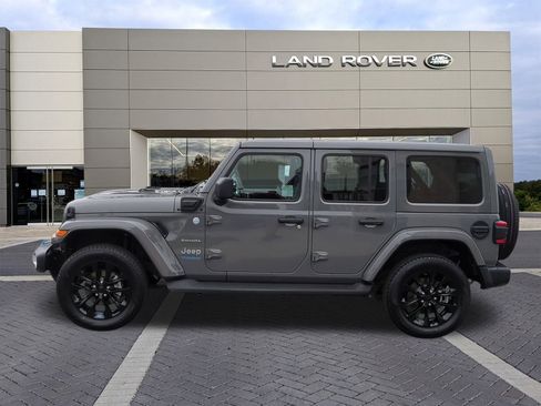 Used 2022 Jeep Wrangler Unlimited Sahara w/ Safety Group image 8