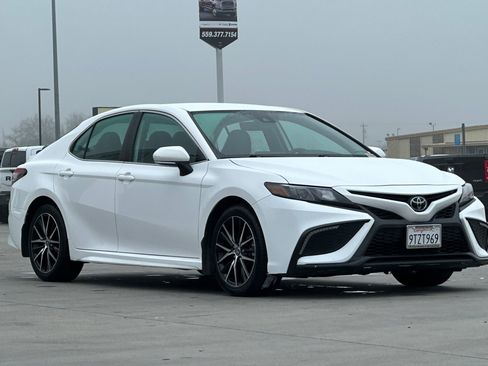Used 2023 Toyota Camry SE image 8