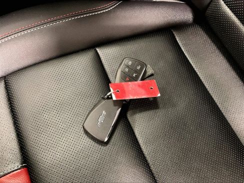 Used 2025 Chevrolet Traverse RS image 31