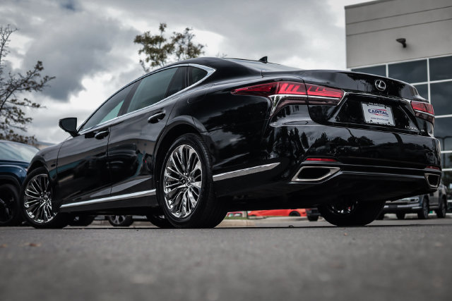 Used 2018 Lexus LS 500 AWD w/ Luxury Package image 2