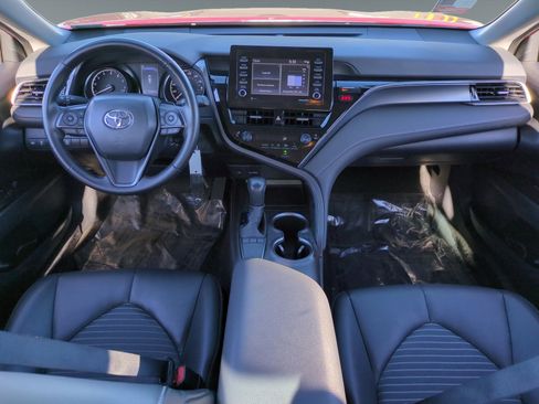 Used 2024 Toyota Camry SE image 10