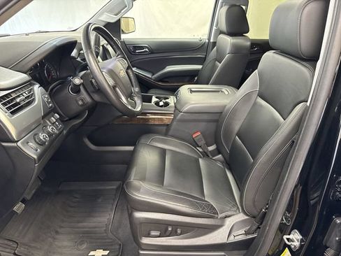 Used 2019 Chevrolet Suburban LT w/ Luxury Package AWD/4WD image 10