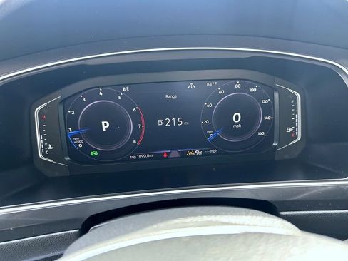 Used 2020 Volkswagen Tiguan SEL AWD/4WD image 14