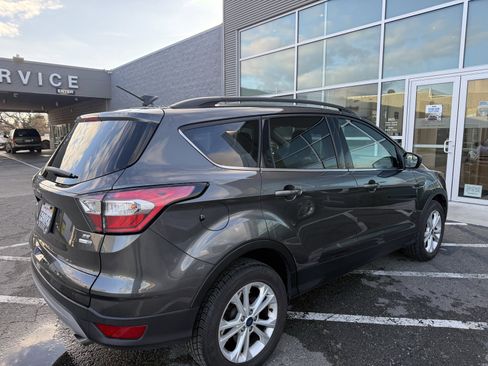 Used 2018 Ford Escape SE w/ SE Sync 3 Package image 5
