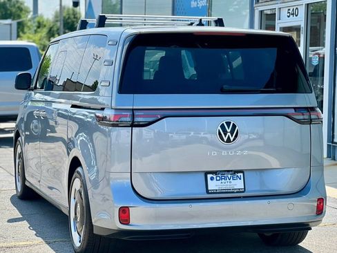 Used 2025 Volkswagen ID. Buzz Pro S RWD image 3