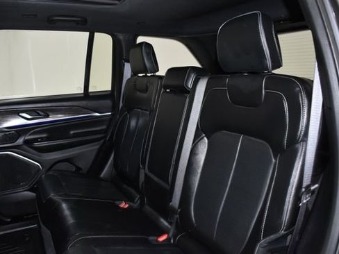 Used 2023 Jeep Grand Cherokee Overland AWD/4WD image 29