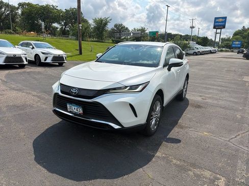 Used 2022 Toyota Venza XLE AWD/4WD image 4