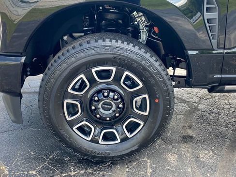 New 2026 Ford F250 Platinum w/ FX4 Off-Road Package AWD/4WD image 13