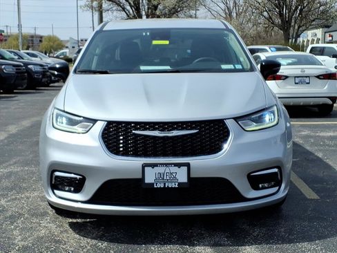 Used 2024 Chrysler Pacifica Touring-L image 35