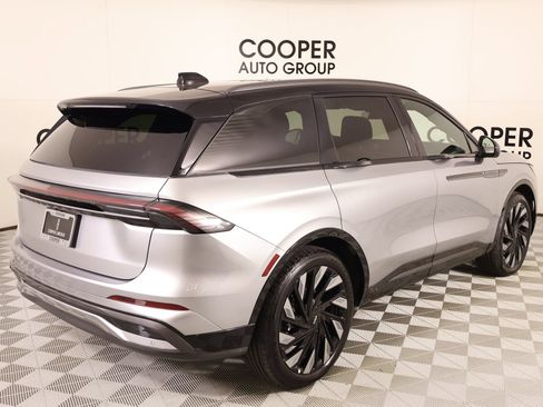 Used 2025 Lincoln Nautilus Reserve w/ Jet Appearance Package AWD/4WD image 22