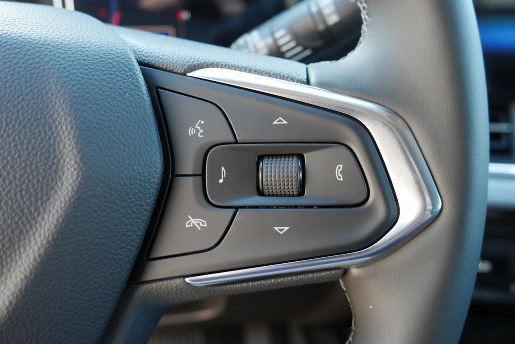 New 2026 Chevrolet Trax LT w/ LT Convenience Package FWD image 18