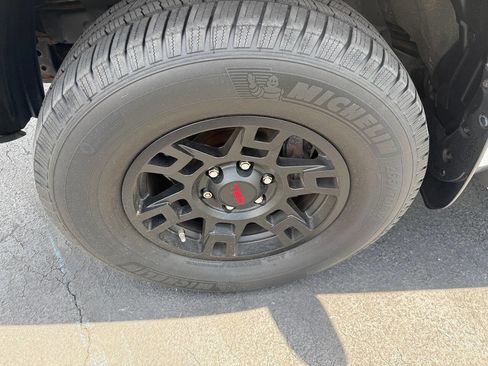 Used 2018 Toyota 4Runner TRD Off-Road Premium AWD/4WD image 42