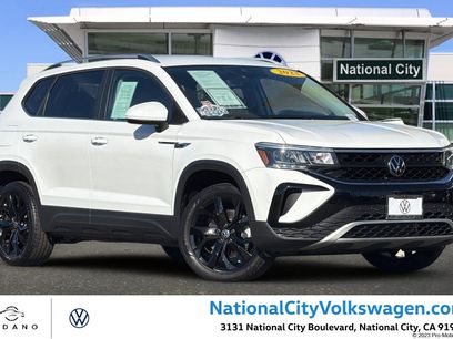 Used 2023 Volkswagen Taos SE w/ Black Wheel Package