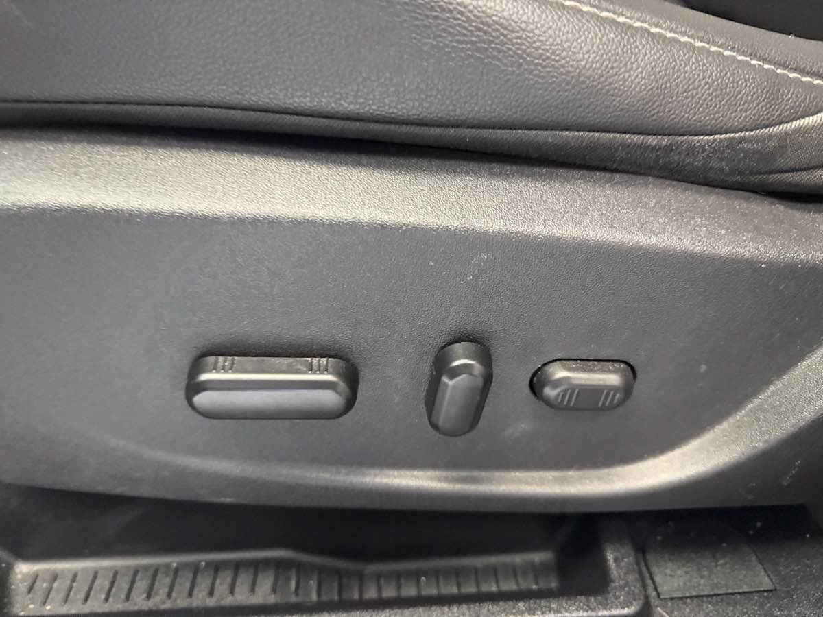 Used 2016 Ford Escape SE w/ SE Leather Comfort Package FWD image 28