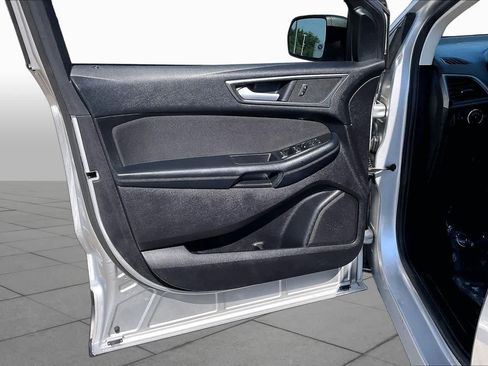 Used 2019 Ford Edge SE FWD image 21