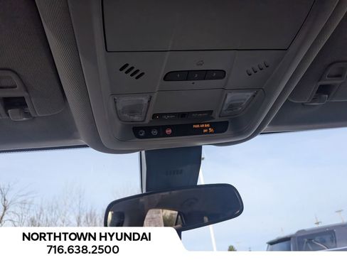 Used 2021 Chevrolet Equinox LT image 23