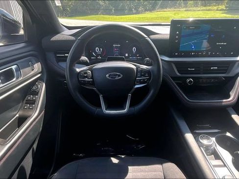 Used 2025 Ford Explorer ST-Line w/ ST-Line Street Pack AWD/4WD image 5