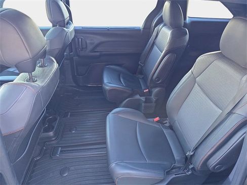 Used 2022 Toyota Sienna XSE image 18