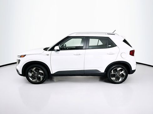 Used 2025 Hyundai Venue SEL FWD image 4
