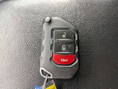 Used 2024 Jeep Wrangler Unlimited Sport AWD/4WD image 31