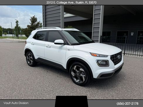 Used 2026 Hyundai Venue SEL FWD image 1