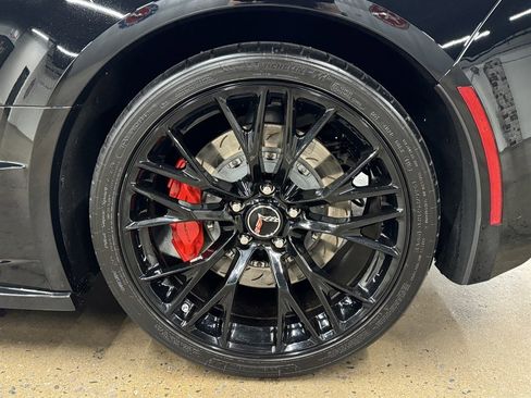 Used 2015 Chevrolet Corvette Z06 w/ 3LZ Preferred Equipment Group image 19