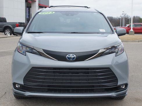Used 2023 Toyota Sienna XLE Woodland Edition image 28