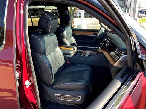 Used 2024 Jeep Grand Wagoneer L Series III image 8