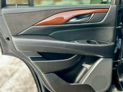 Used 2015 Cadillac Escalade Premium image 15