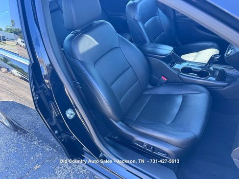 Used 2018 Chevrolet Malibu Premier w/ Driver Confidence Package FWD image 17