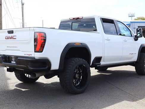 Used 2024 GMC Sierra 2500 AT4X AWD/4WD image 5