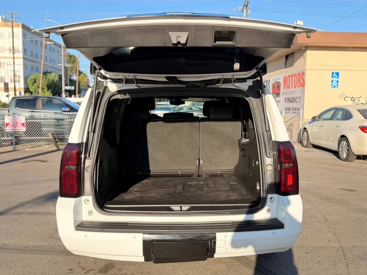Used 2018 Chevrolet Tahoe 4WD image 28