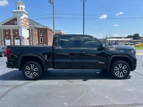 Used 2024 GMC Sierra 1500 AT4 w/ Technology Package AWD/4WD image 4