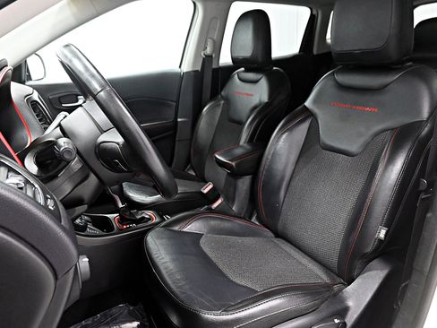 Used 2019 Jeep Compass Trailhawk AWD/4WD image 6
