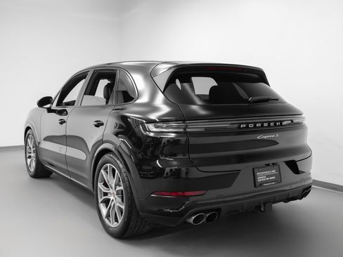 Used 2025 Porsche Cayenne S image 3