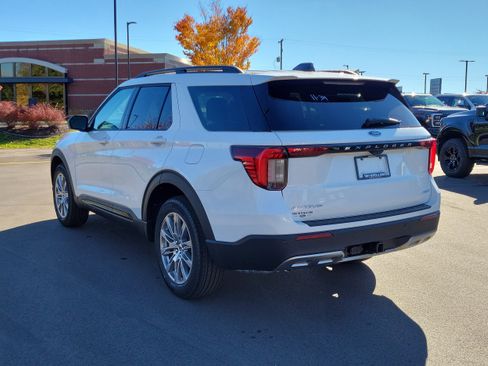 New 2026 Ford Explorer Active w/ Active Comfort Package image 3