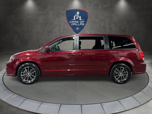 Used 2017 Dodge Grand Caravan GT FWD image 2