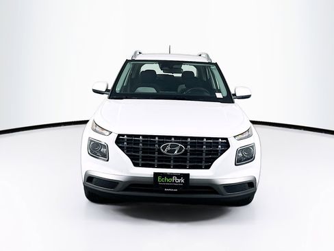 Used 2025 Hyundai Venue SEL image 2