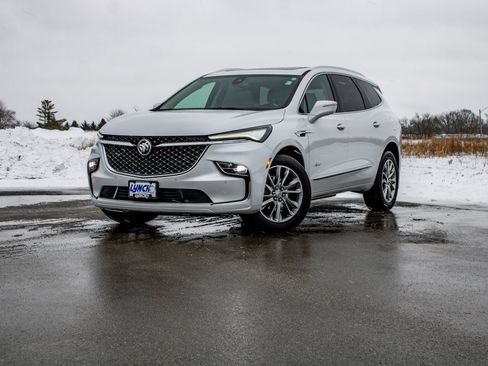 Used 2023 Buick Enclave Avenir w/ Avenir Technology Package image 44