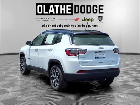 Used 2025 Jeep Compass Limited AWD/4WD image 3