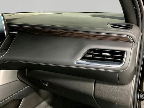 Used 2021 Chevrolet Suburban LS image 30