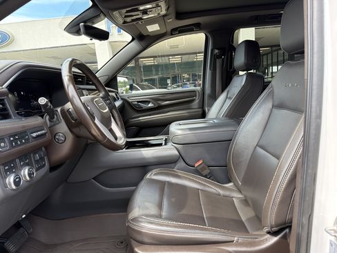 Used 2022 GMC Yukon XL Denali w/ Denali Premium Package AWD/4WD image 18