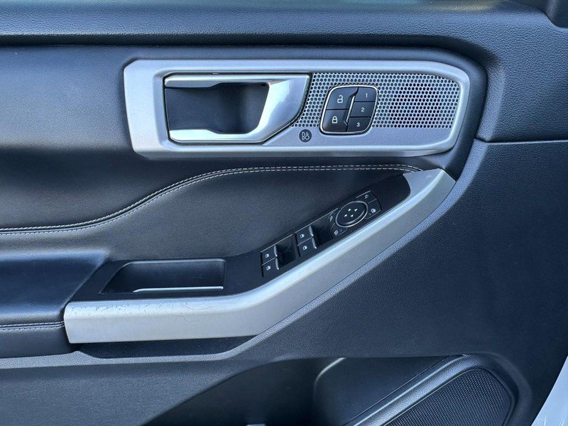 Used 2021 Ford Explorer Limited w/ Equipment Group 301A AWD/4WD image 10
